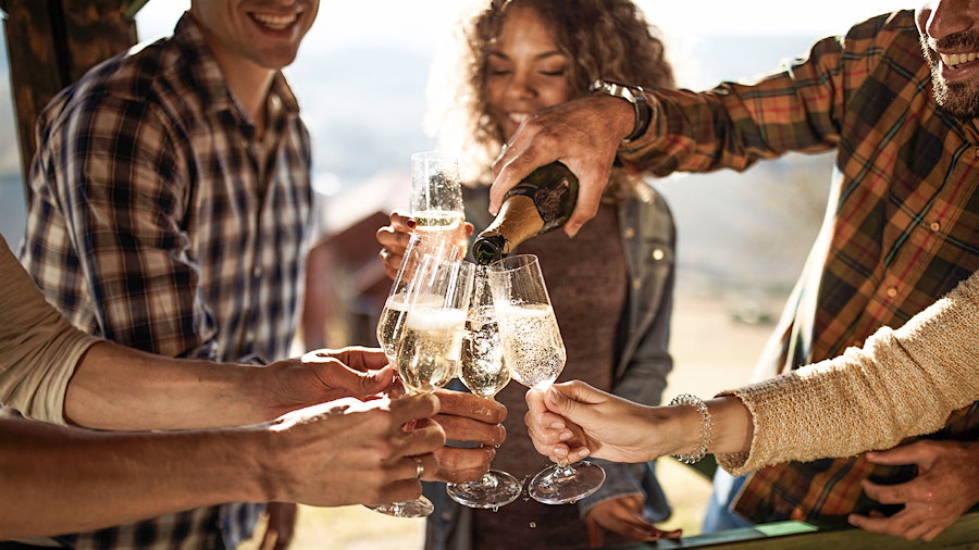 While research has tended to focus on red wine’s health effects, a new study links Champagne and white wine to better heart health.